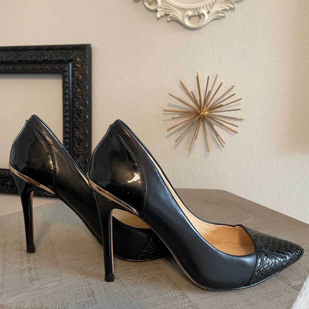 🖤VC signature black leather heels size 6🖤